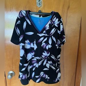 Healing hands women’s large scrub top. Smoke free home. No stains